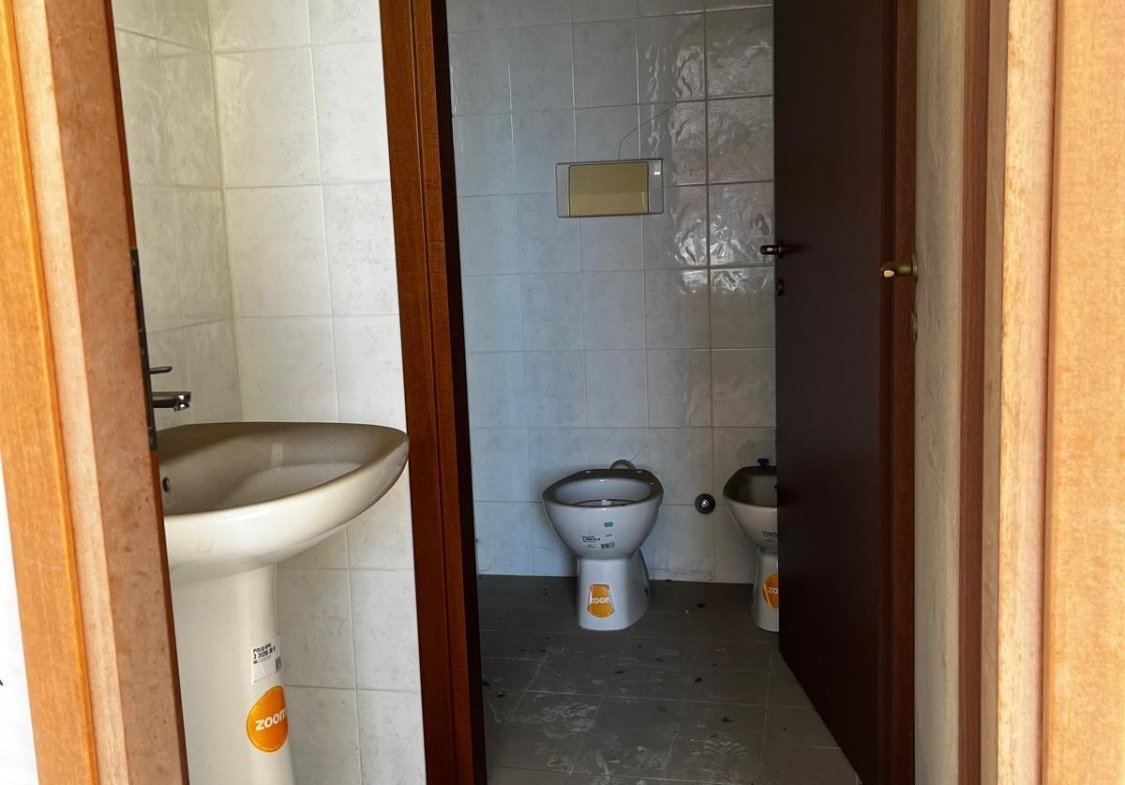 Finocchio – Negozio 1 locali € 45.000 NT101