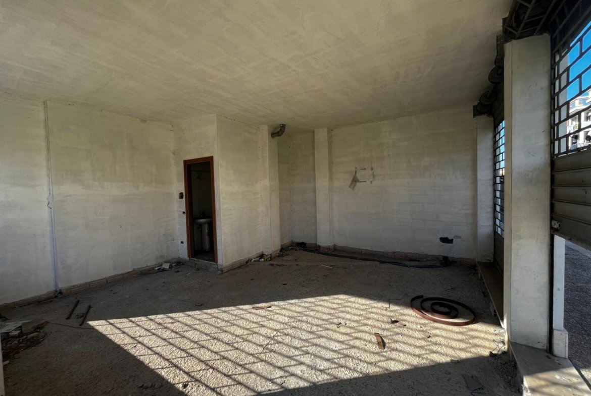 Finocchio – Negozio 1 locali € 45.000 NT101