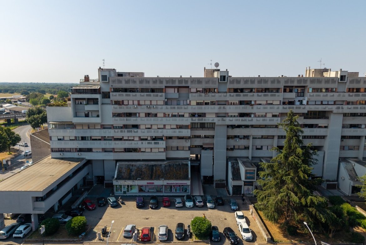 Spinaceto – NEGOZIO / UFFICIO € 115000 XT402