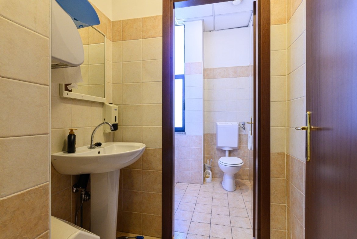 Spinaceto – NEGOZIO / UFFICIO € 115000 XT402