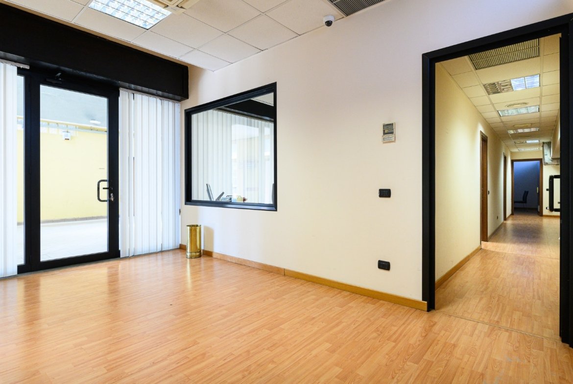 Spinaceto – NEGOZIO / UFFICIO € 115000 XT402
