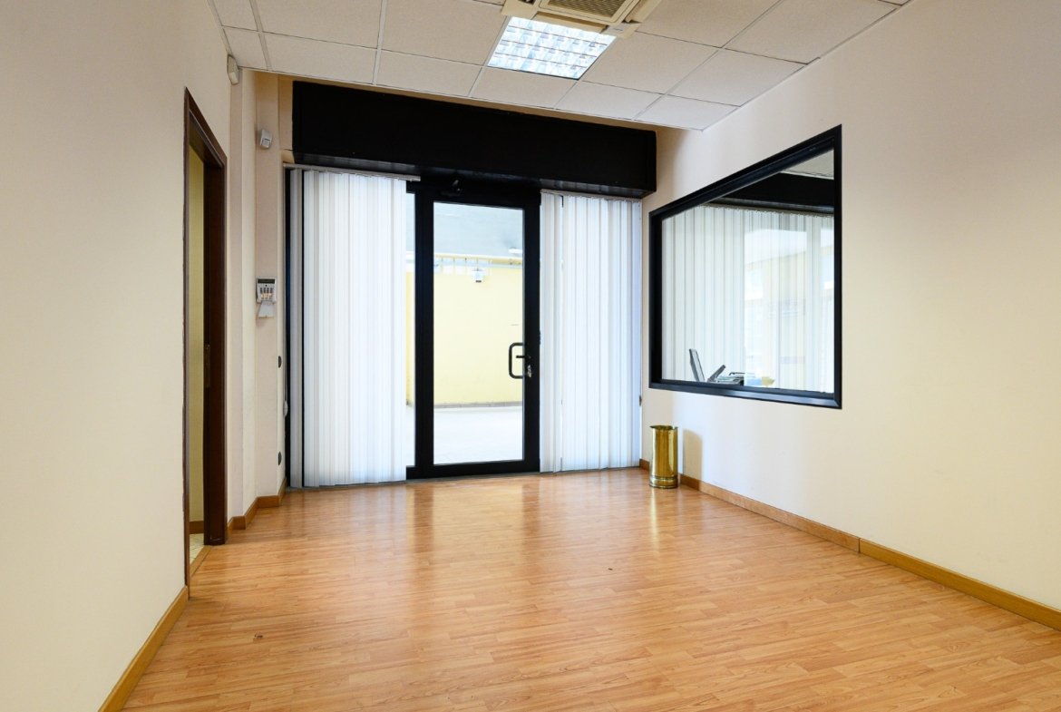 Spinaceto – NEGOZIO / UFFICIO € 115000 XT402