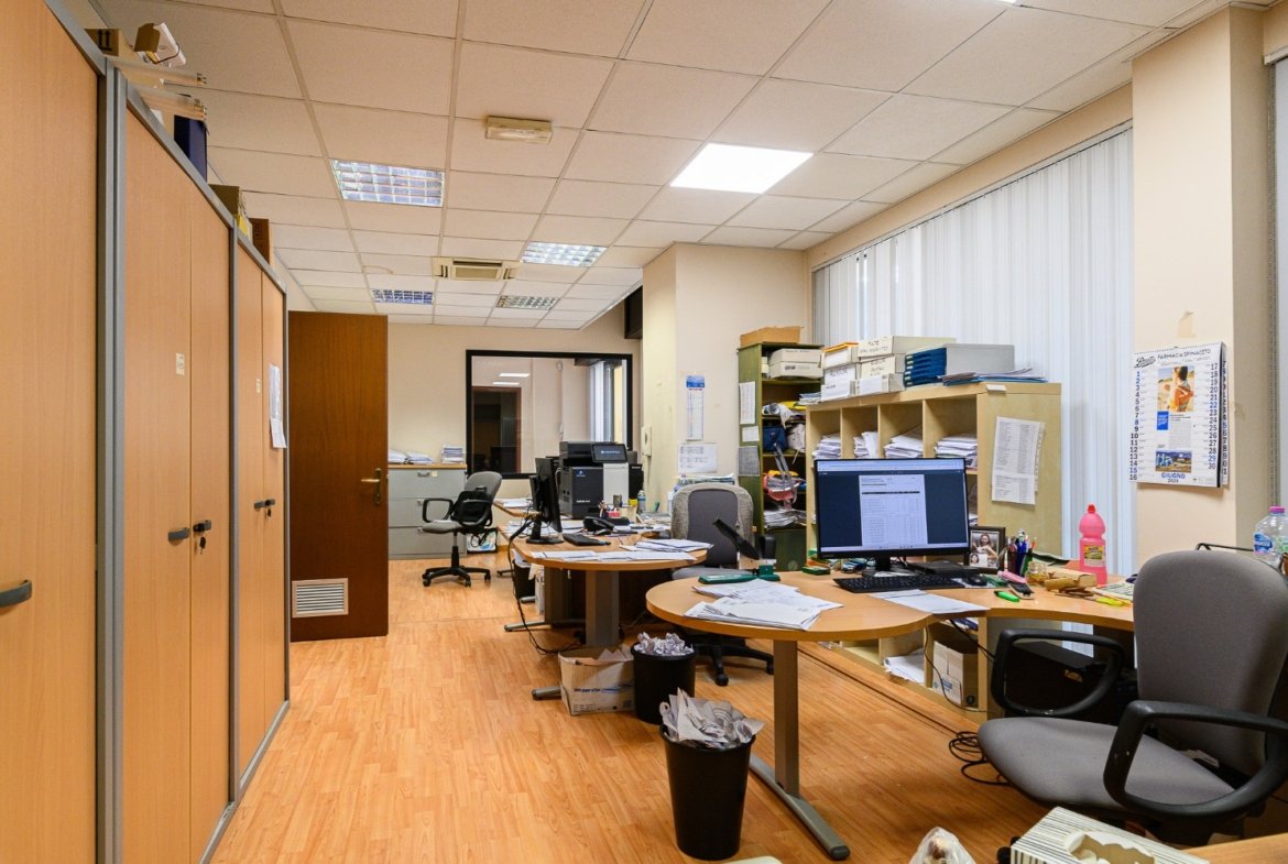 Spinaceto – NEGOZIO / UFFICIO € 115000 XT402