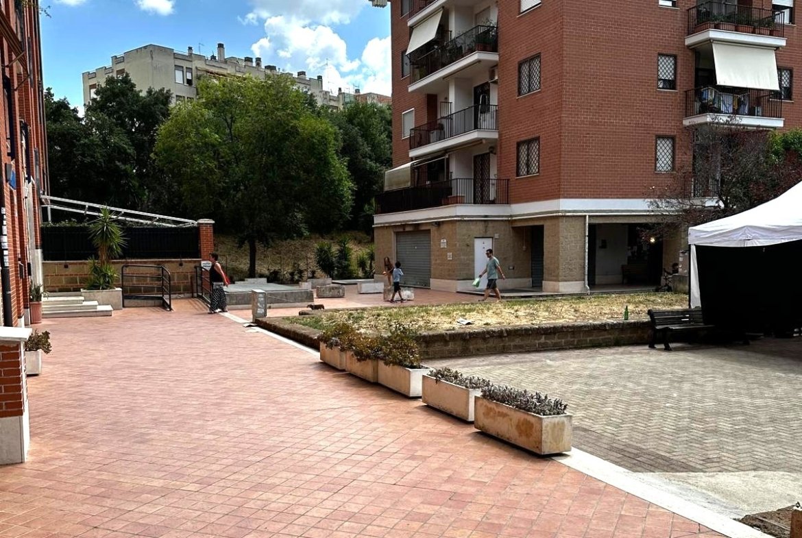 Largo Quaroni – LICENZA TABACCHERIA – € 259.000