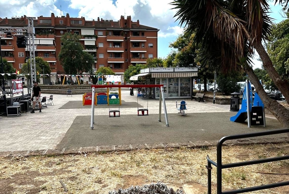 Largo Quaroni – LICENZA TABACCHERIA – € 259.000