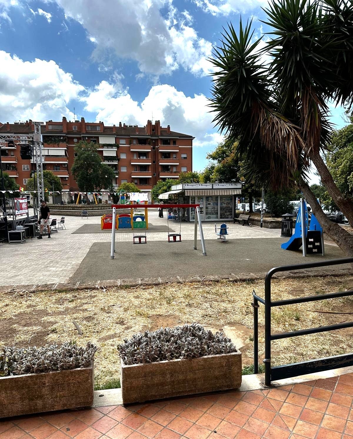 Largo Quaroni – LICENZA TABACCHERIA – € 259.000