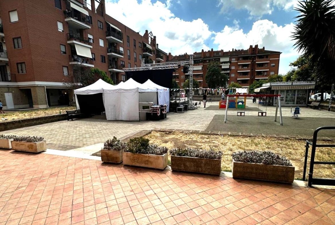 Largo Quaroni – LICENZA TABACCHERIA – € 259.000