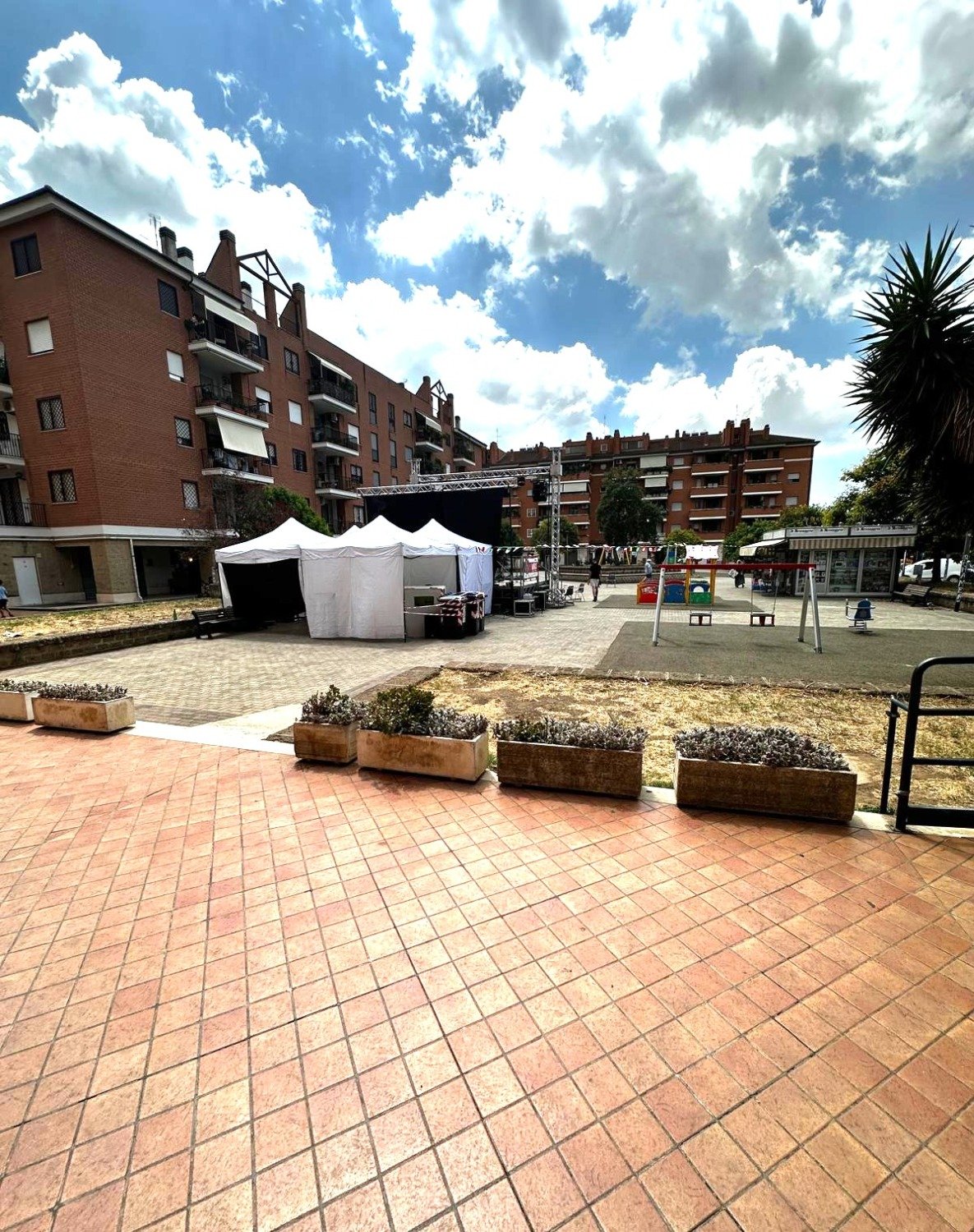 Largo Quaroni – LICENZA TABACCHERIA – € 259.000