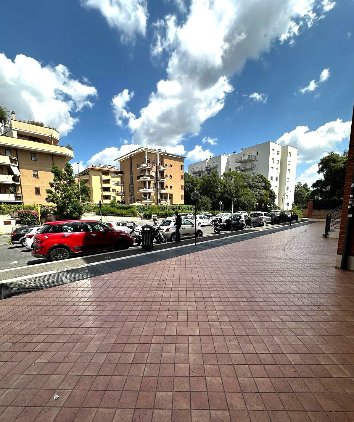 Largo Quaroni – LICENZA TABACCHERIA – € 259.000