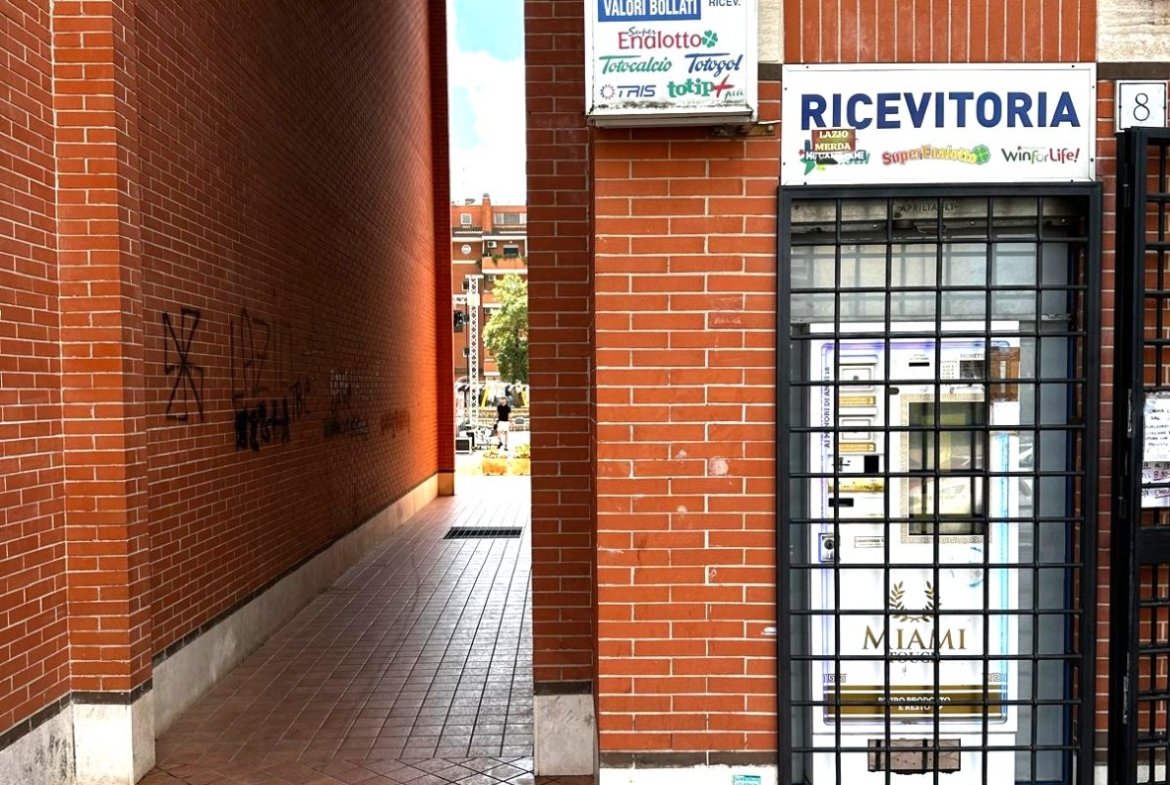 Largo Quaroni – LICENZA TABACCHERIA – € 259.000