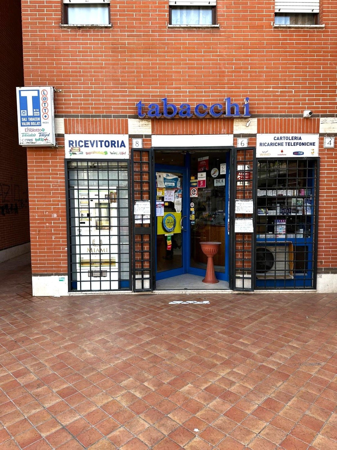 Largo Quaroni – LICENZA TABACCHERIA – € 259.000