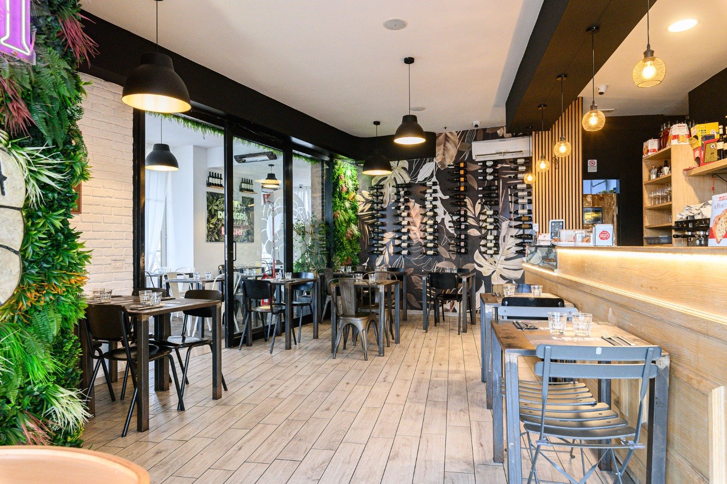 113-2679555-1 RISTORANTE AVVIATO – € 80.000 XT302