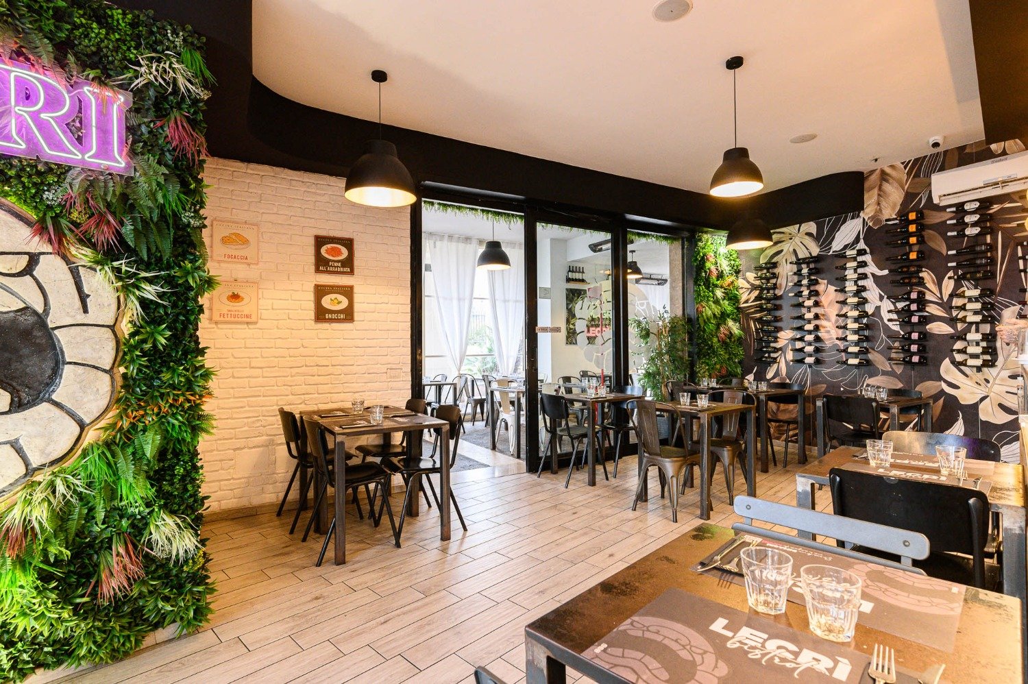 113-2679560-1 RISTORANTE AVVIATO – € 80.000 XT302