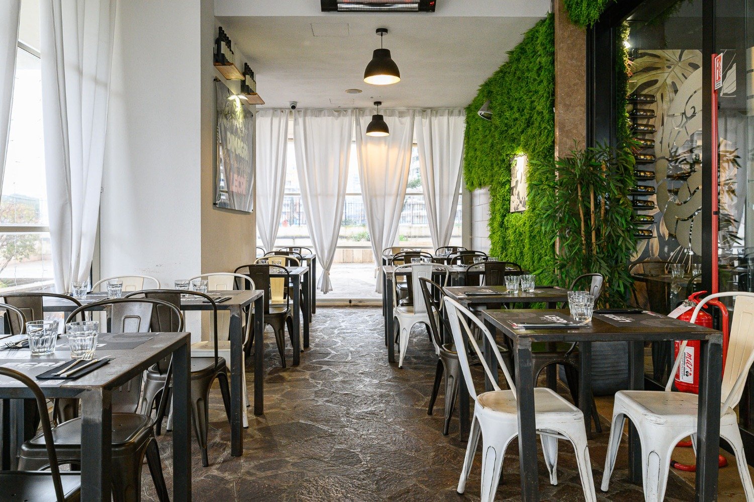 113-2679563-1 RISTORANTE AVVIATO – € 80.000 XT302