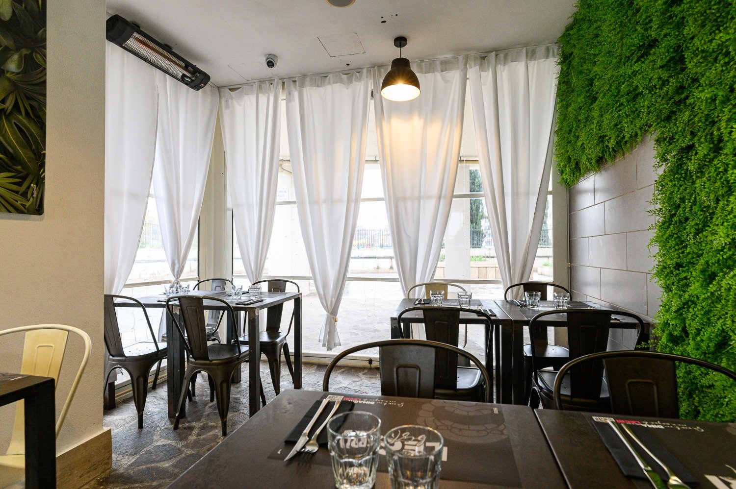 113-2679564-1 RISTORANTE AVVIATO – € 80.000 XT302