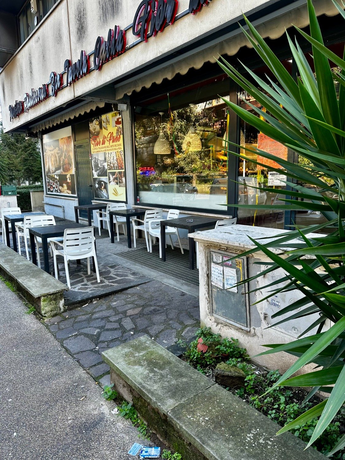 113-2745433-1 Spinaceto – Panificio, Bar – € 200.000