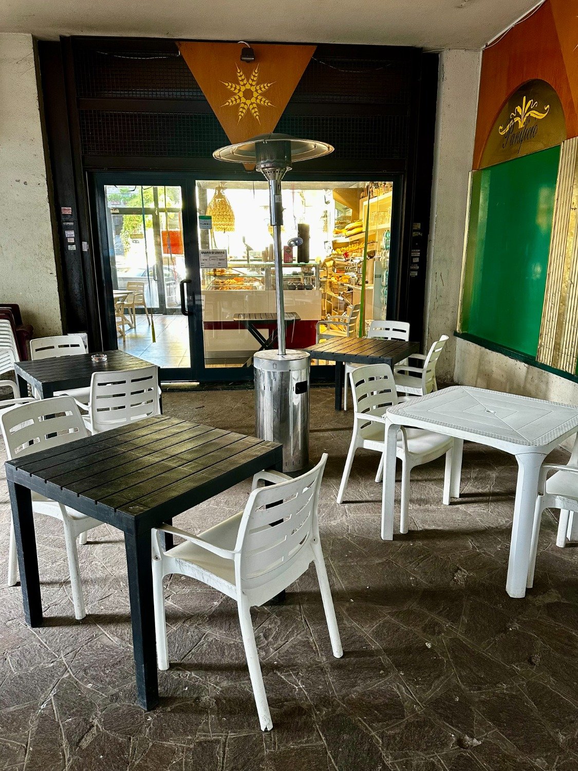 113-2745443-1 Spinaceto – Panificio, Bar – € 200.000