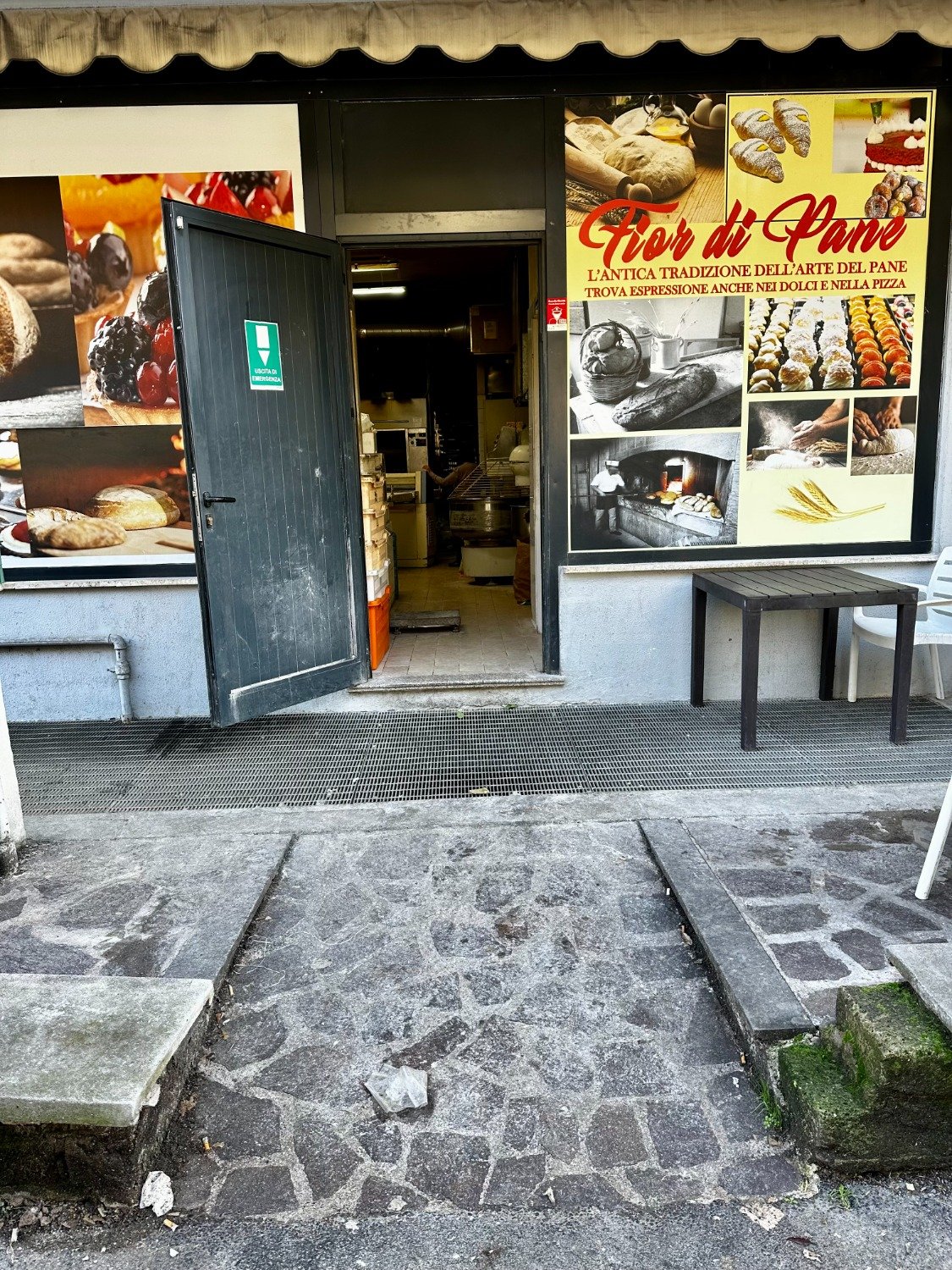 113-2745444-1 Spinaceto – Panificio, Bar – € 200.000