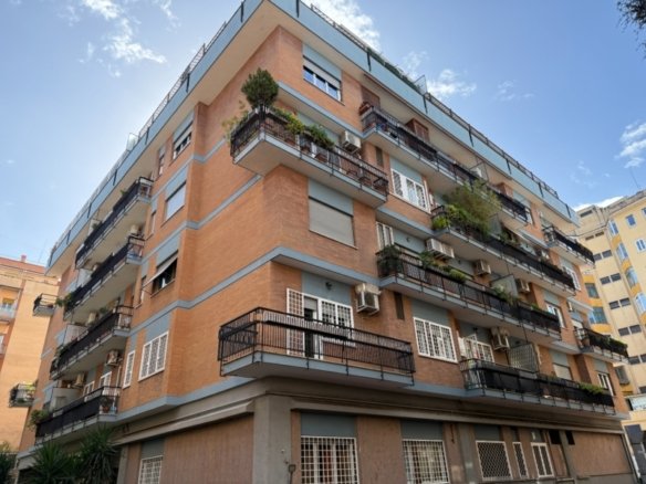 MONTAGNOLA – 7 locali € 555000 T704