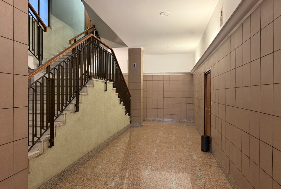 MONTAGNOLA – 7 locali € 555000 T704