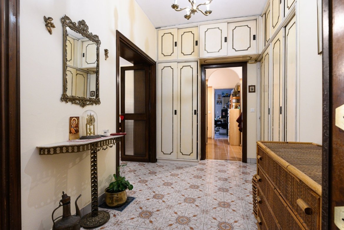 MONTAGNOLA – 7 locali € 555000 T704