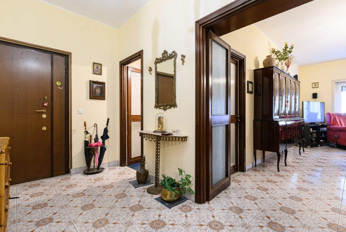 MONTAGNOLA – 7 locali € 555000 T704