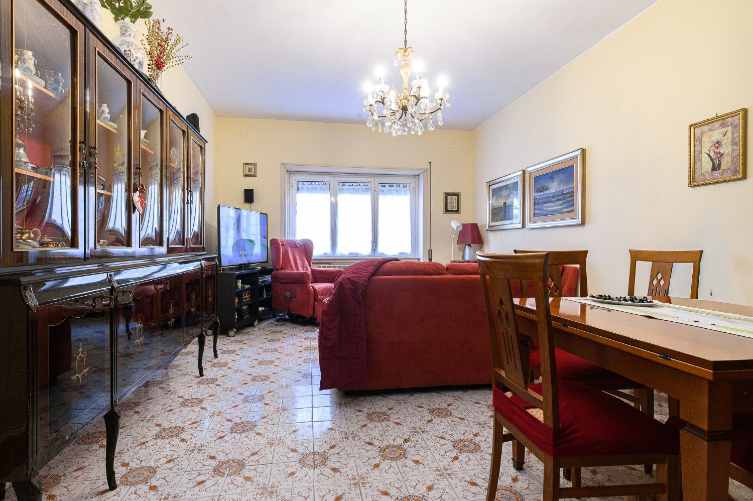 113-2760824 MONTAGNOLA – 7 locali € 555000 T704