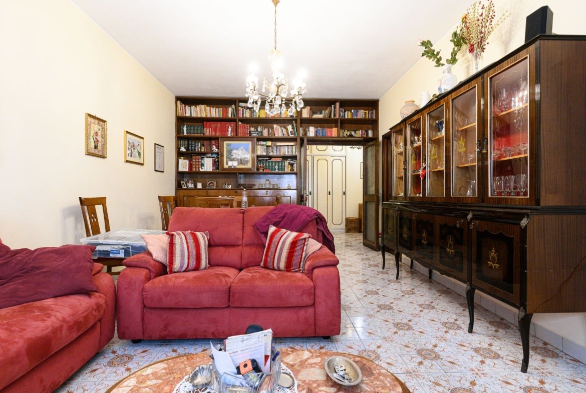 MONTAGNOLA – 7 locali € 555000 T704