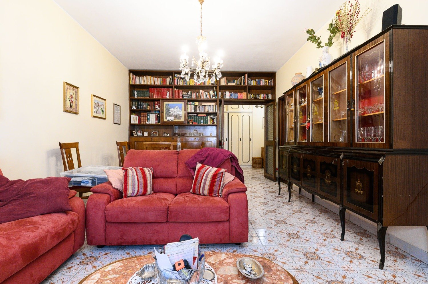 113-2760825 MONTAGNOLA – 7 locali € 555000 T704