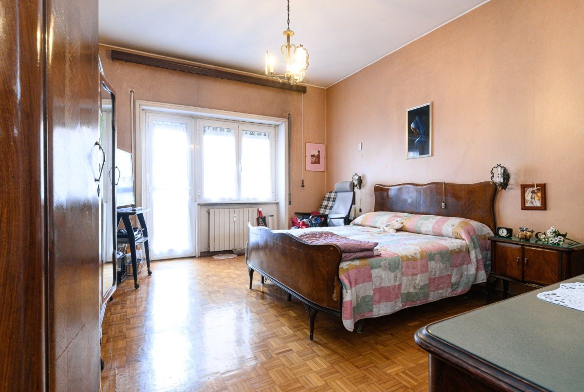 MONTAGNOLA – 7 locali € 555000 T704