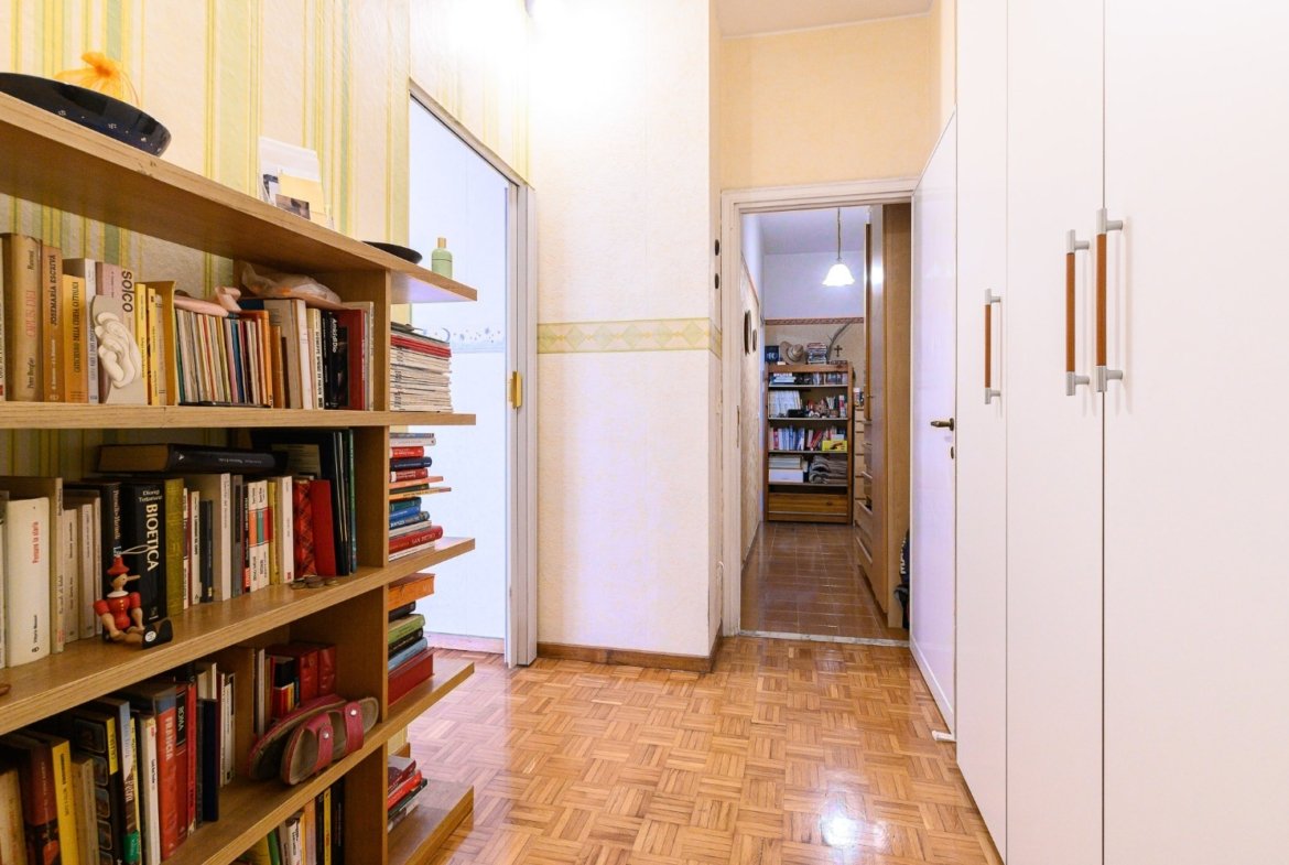 MONTAGNOLA – 7 locali € 555000 T704