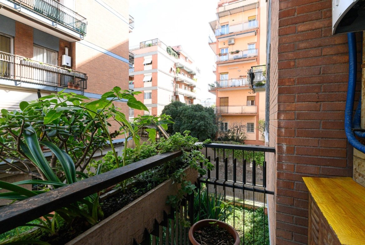 MONTAGNOLA – 7 locali € 555000 T704