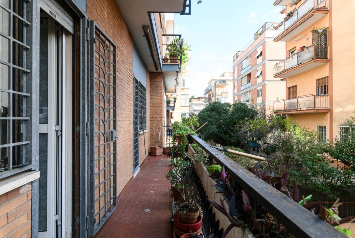 MONTAGNOLA – 7 locali € 555000 T704