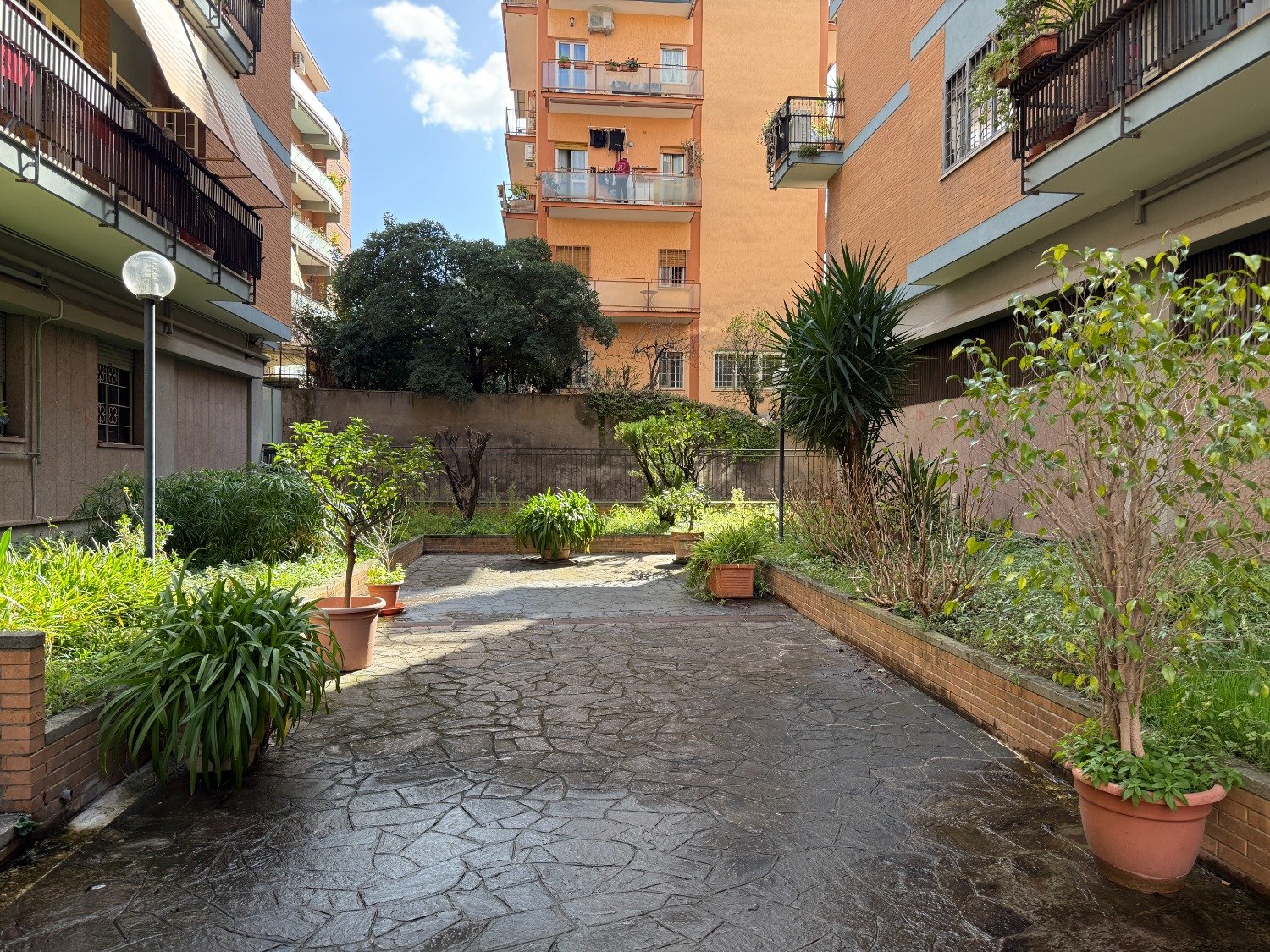 113-2760847 MONTAGNOLA – 7 locali € 555000 T704