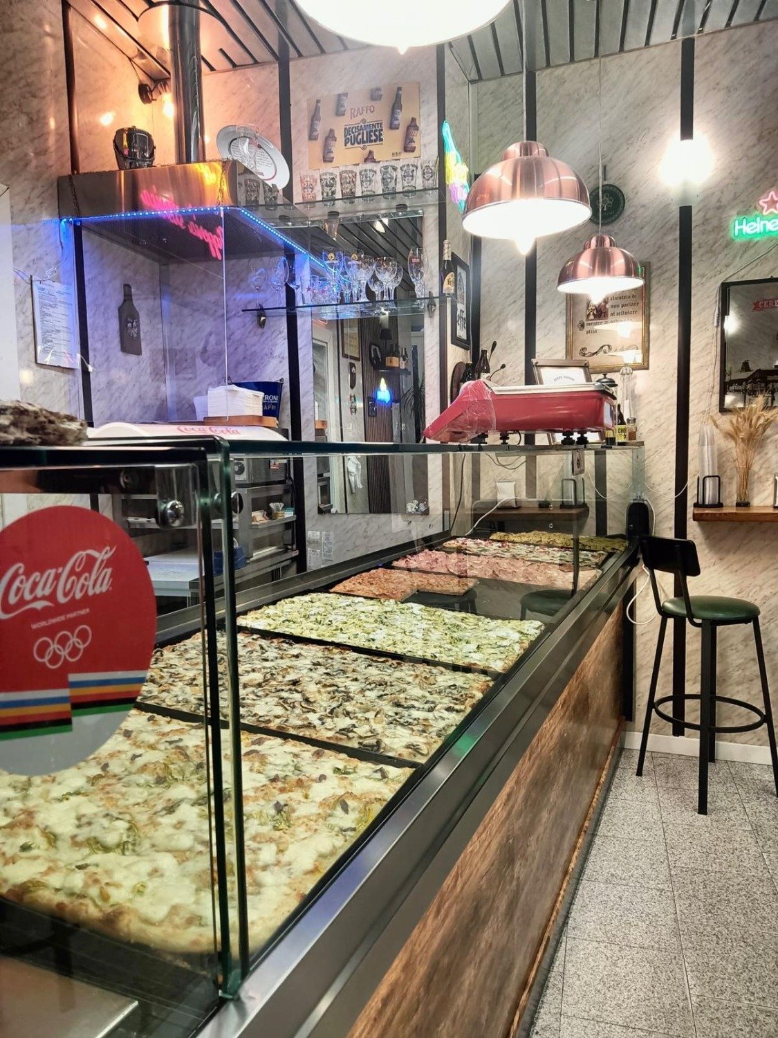 113-2792966-1 COPPEDE’ – ATTIVITA’ DI PIZZERIA – €149.000 – XT305