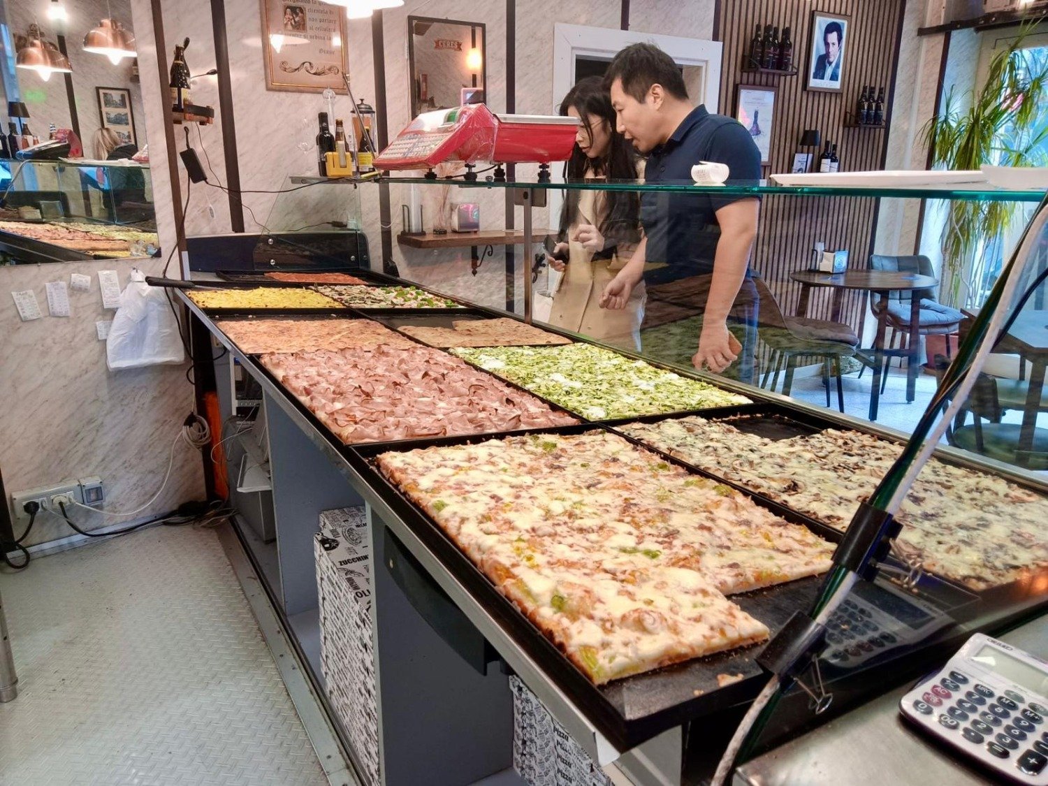 113-2792967-1 COPPEDE’ – ATTIVITA’ DI PIZZERIA – €149.000 – XT305