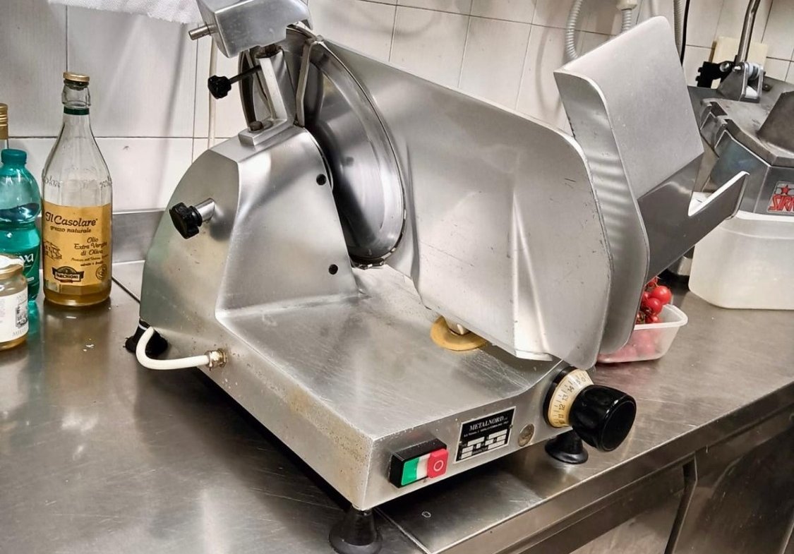 COPPEDE’ – ATTIVITA’ DI PIZZERIA – €149.000 – XT305