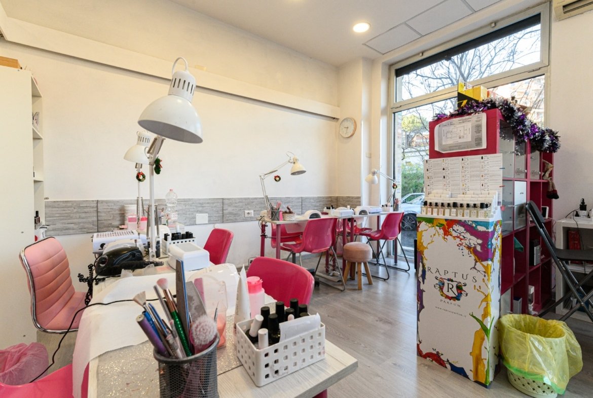 Marconi – Negozio 2 locali € 139000 NA201