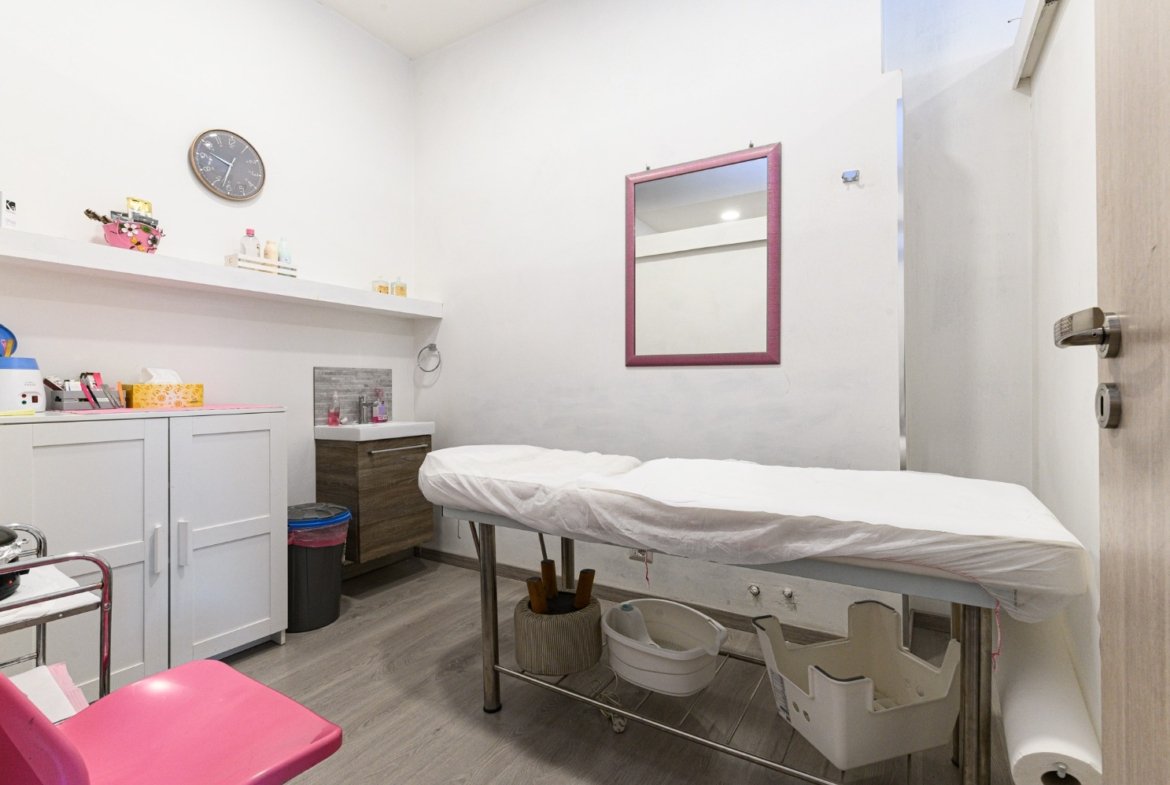 Marconi – Negozio 2 locali € 139000 NA201
