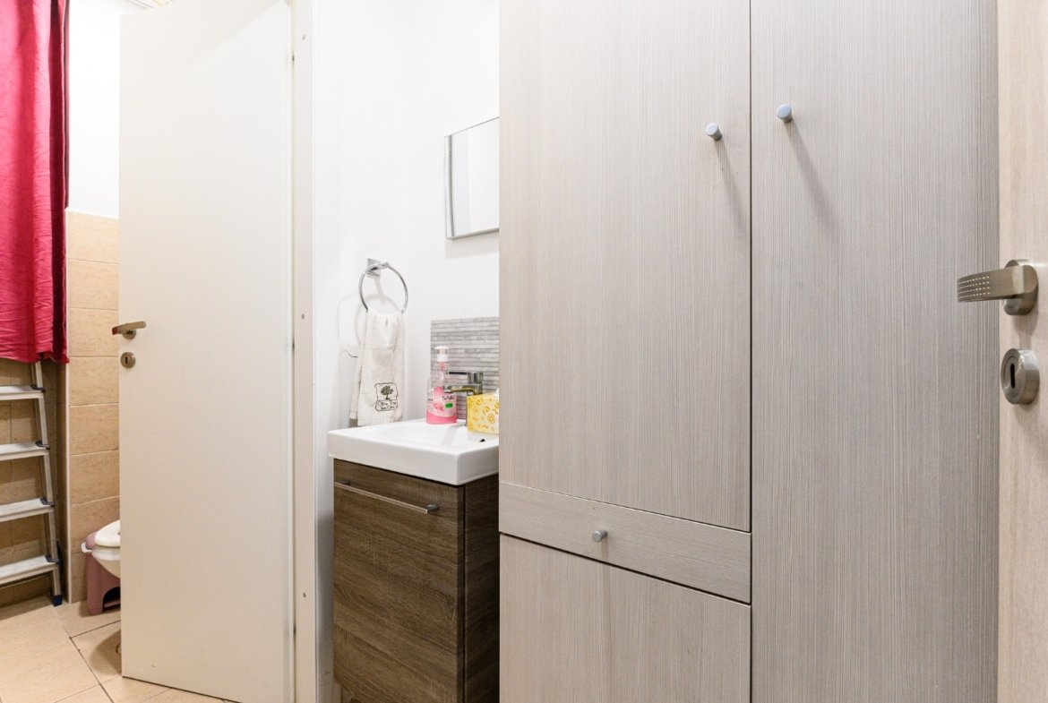 Marconi – Negozio 2 locali € 139000 NA201