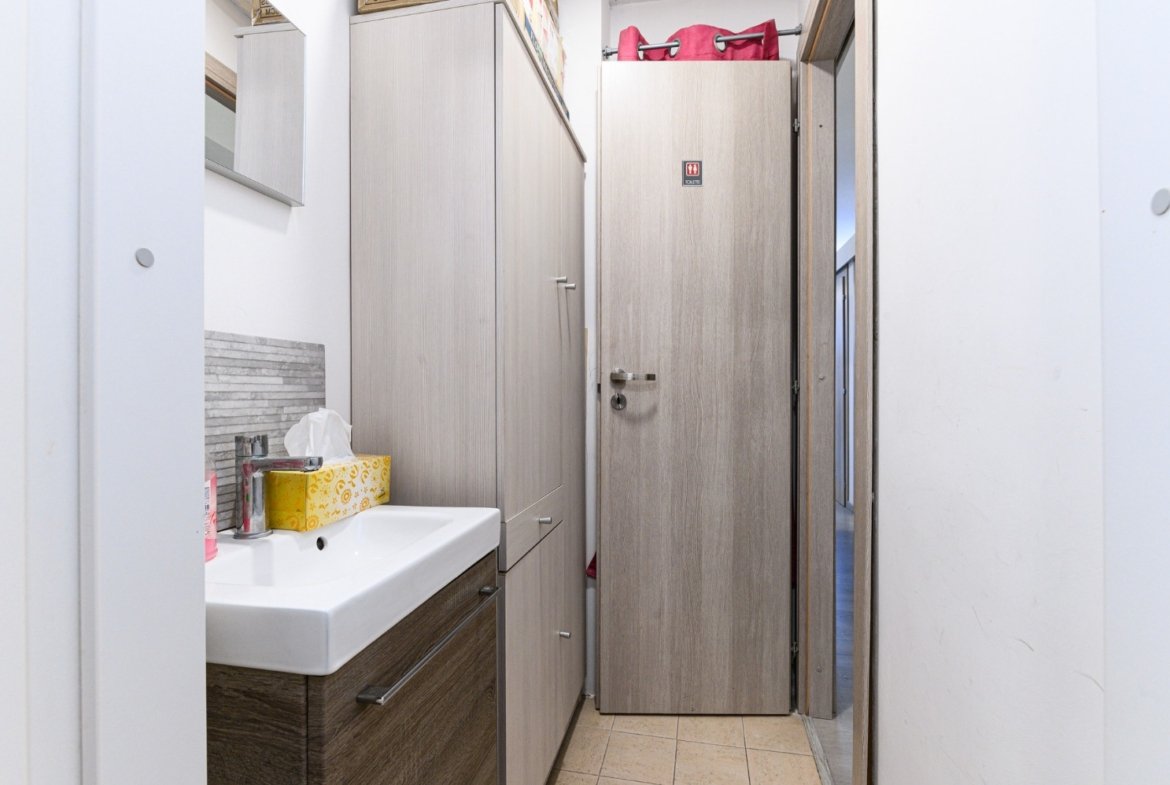 Marconi – Negozio 2 locali € 139000 NA201