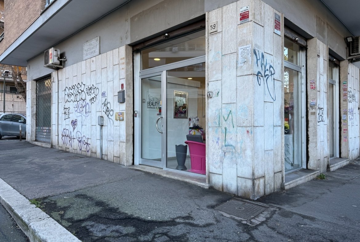 Marconi – Negozio 2 locali € 139000 NA201