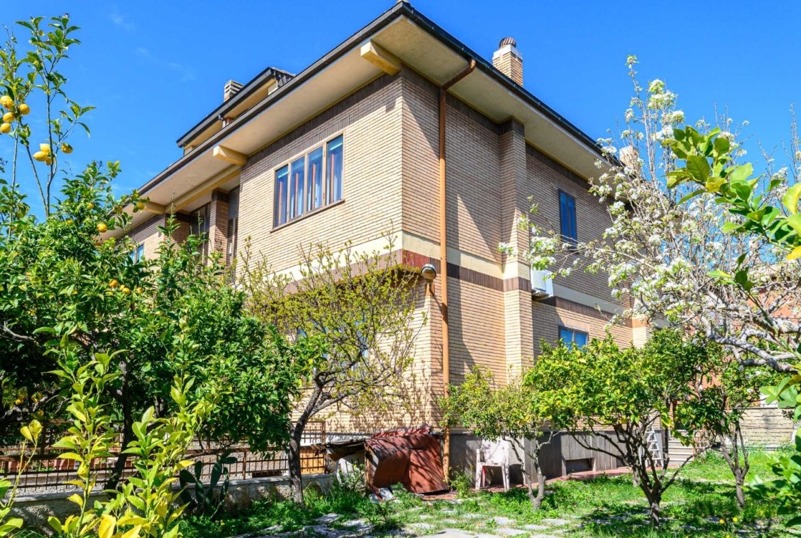 Acilia – AMPIA VILLA € 335000 T801