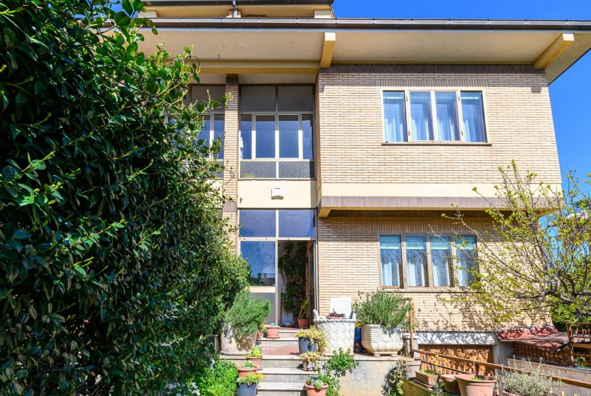 Acilia – AMPIA VILLA € 335000 T801