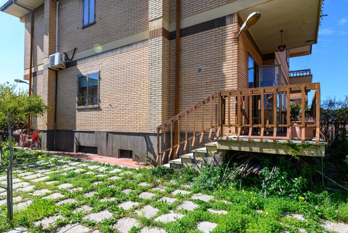 Acilia – AMPIA VILLA € 335000 T801