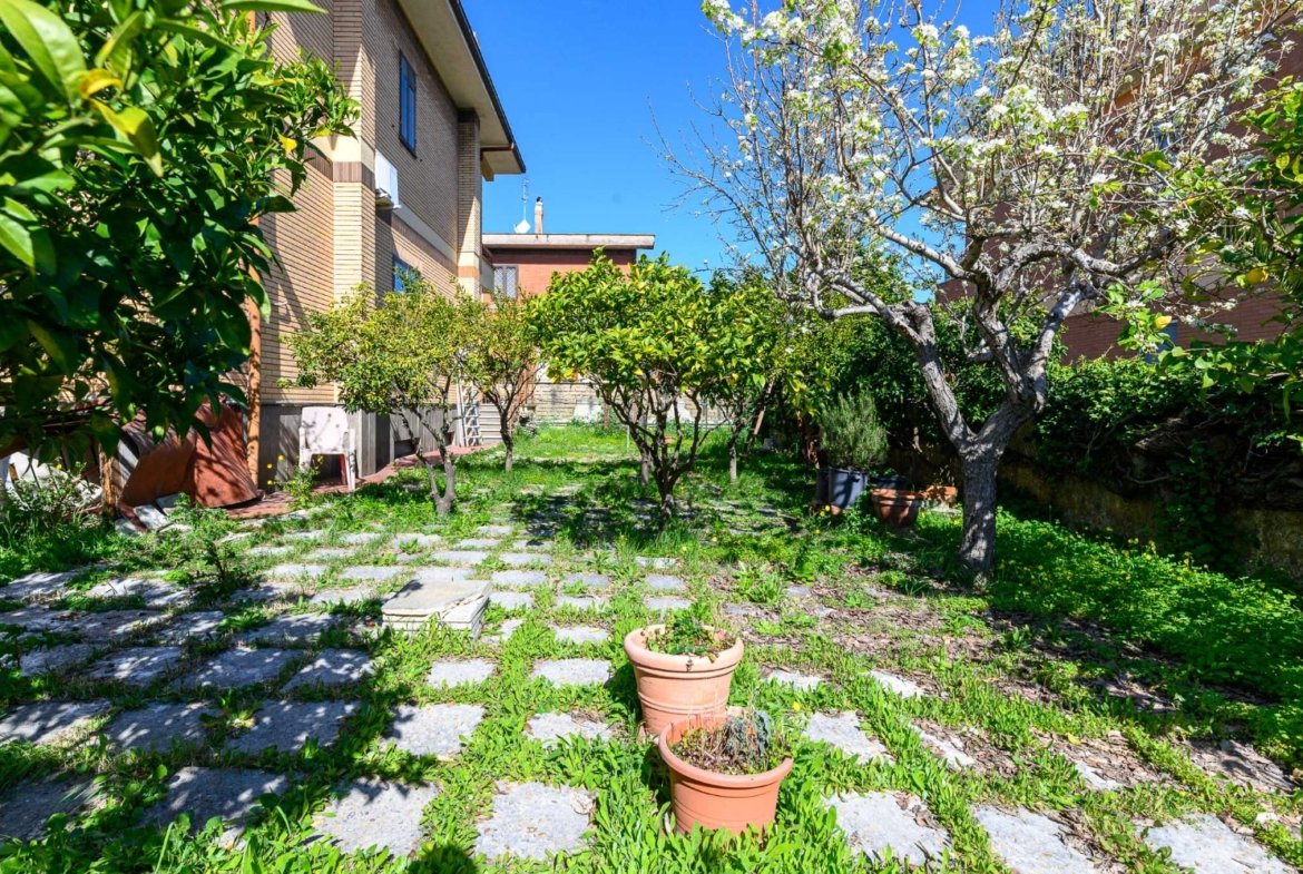 Acilia – AMPIA VILLA € 335000 T801