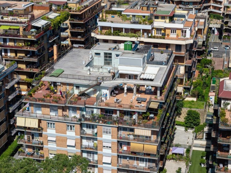 MONTAGNOLA – 8 locali € 745000 T802