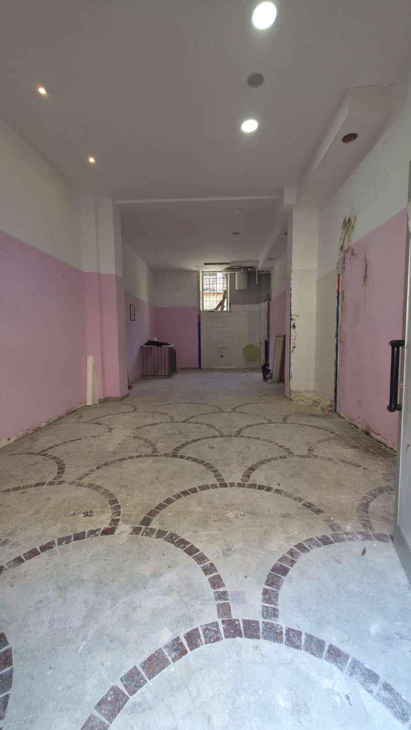 113-2992270-1 Via delle Cave – negozio € 1.500,00 XA201