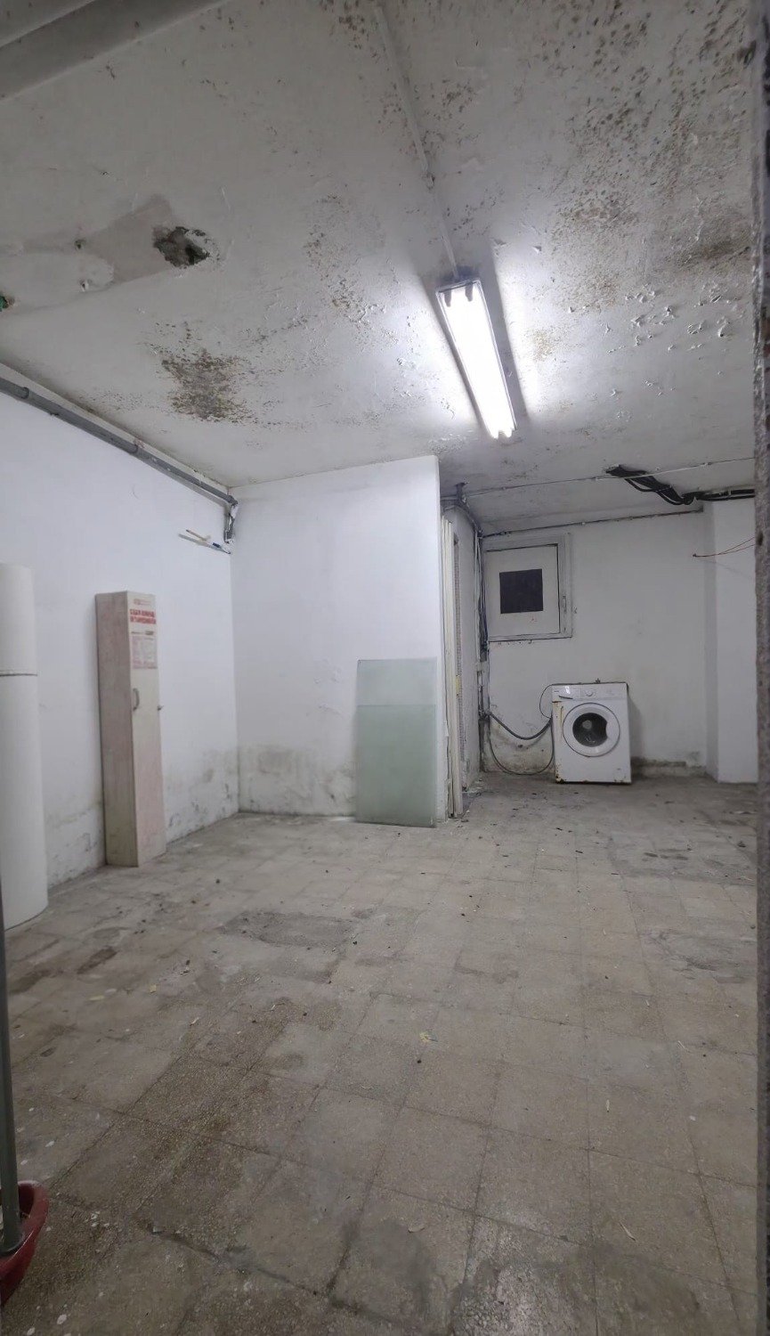113-2992272-1 Via delle Cave – negozio € 1.500,00 XA201