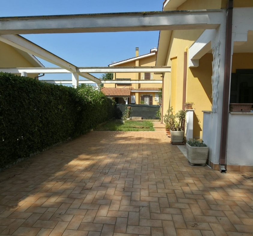 Ardea – 5 locali € 119000 T508